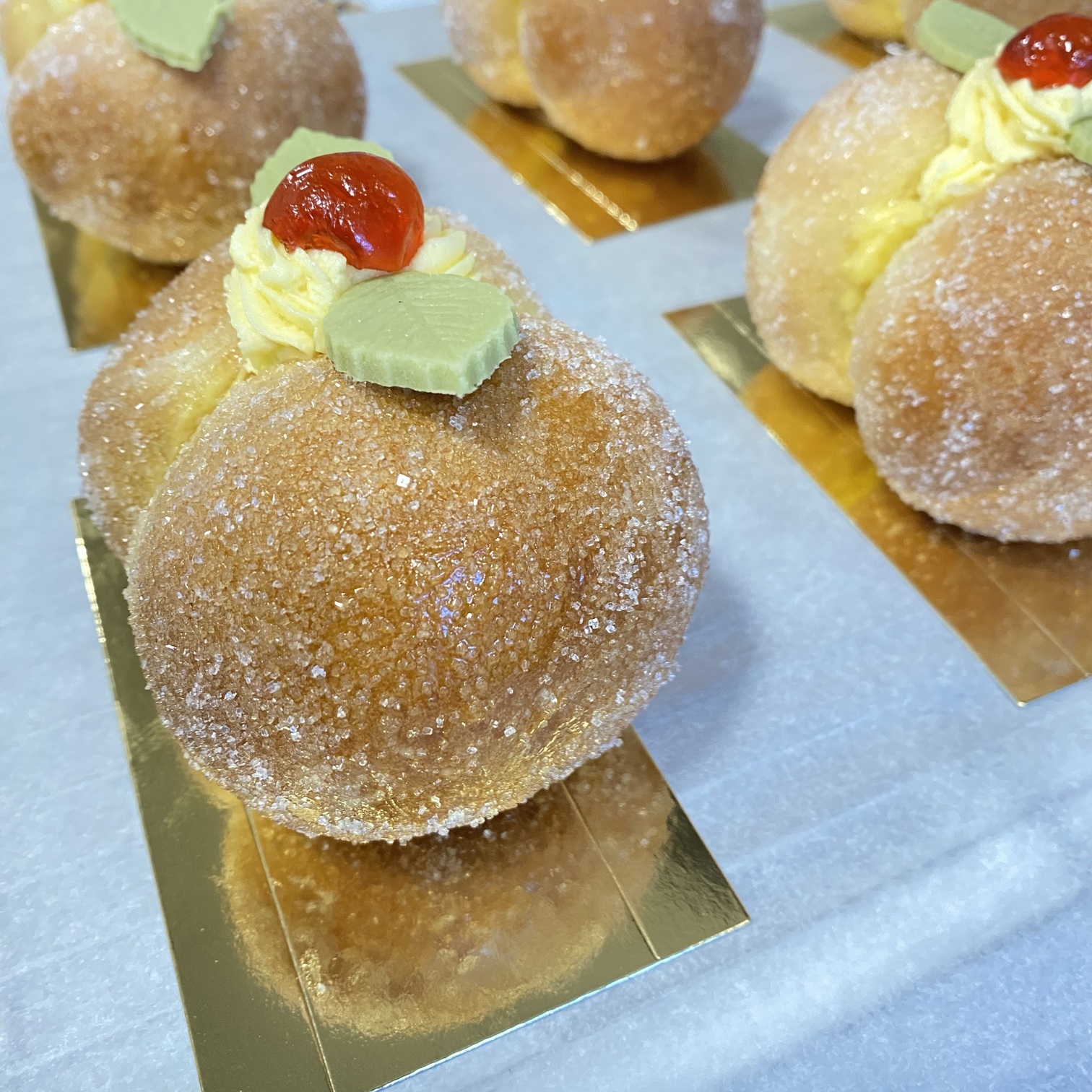 Pêches à la crème vanillée Clavel